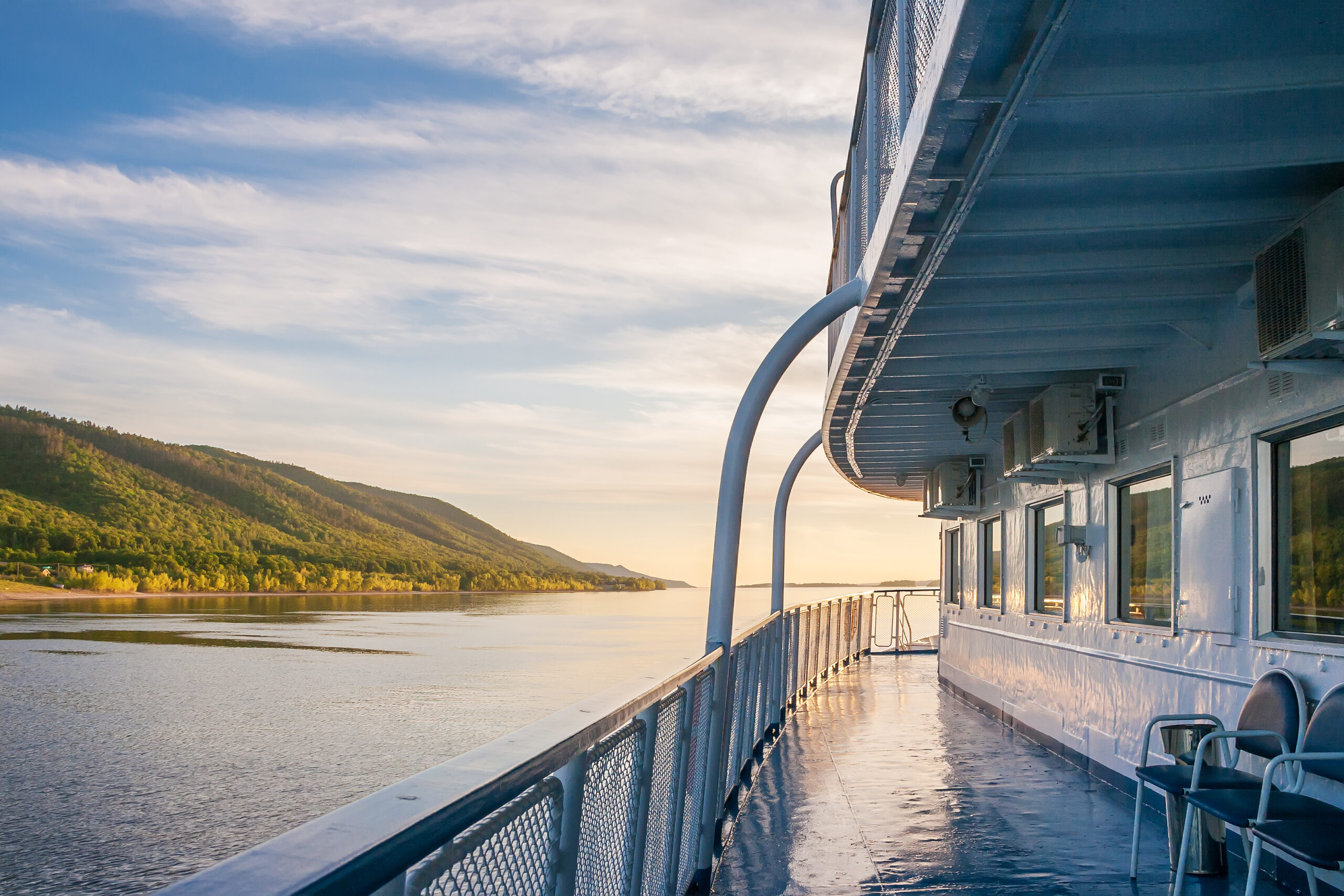 River Cruise vs. Ocean Cruise: Which is Right for You