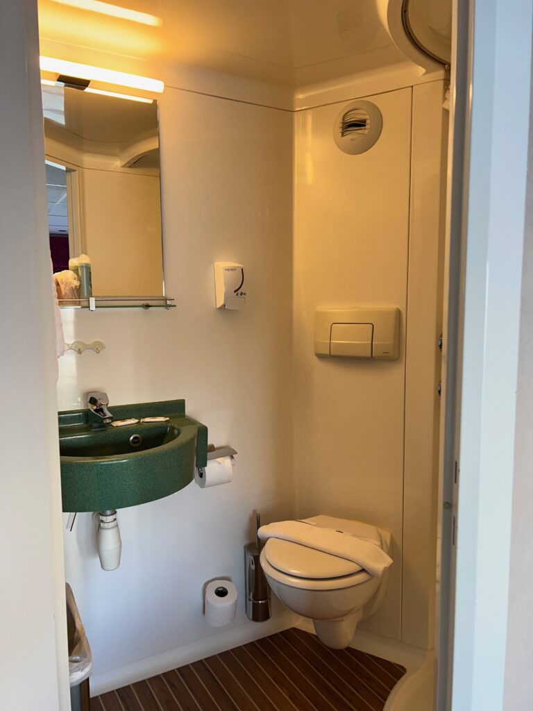 Bathroom in cabin on CroisiCruise.