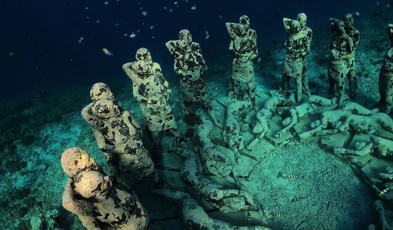 Underwater statues at Bask Gili Meno sculpture park in Indonesia
