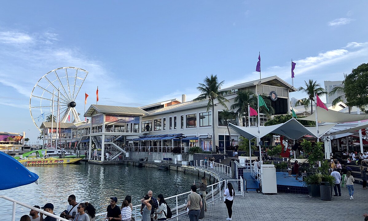 Bayside Marketplace – Downtown Tourist Magnet