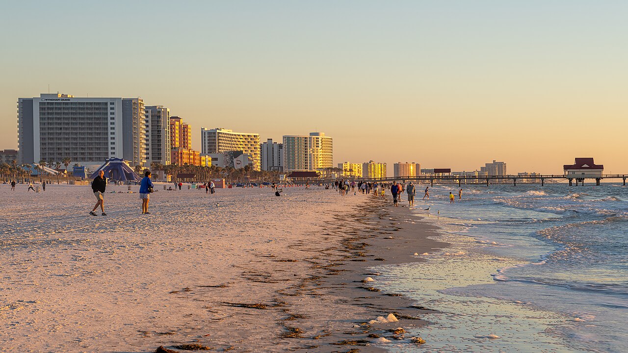 Clearwater Beach – Pier Crowd Chaos