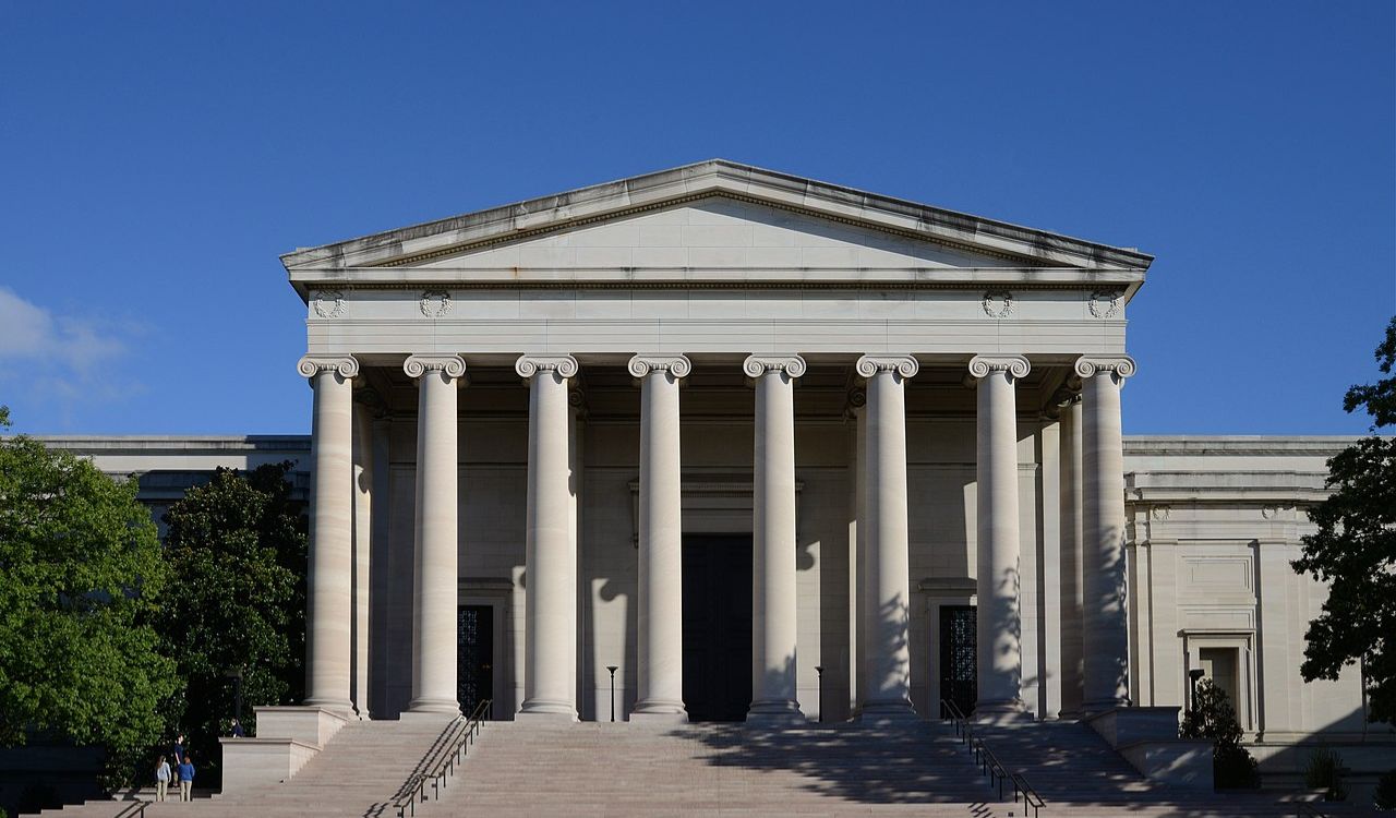 Front view of the National Gallery of Art with tall columns