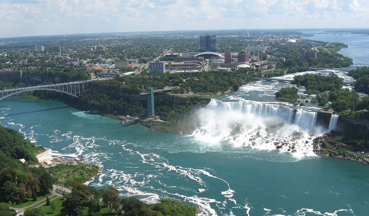 Peaceful Niagara Falls view