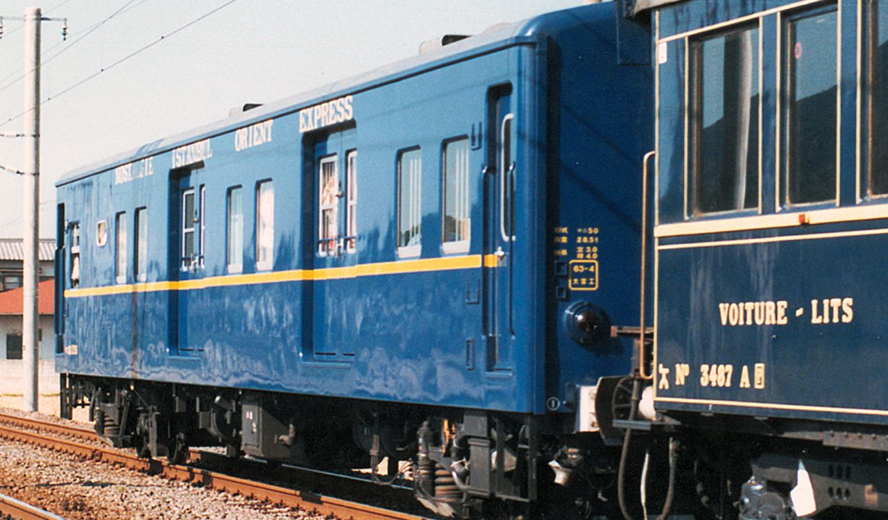 Blue and yellow Orient Express La Dolce Vita train car in Italy