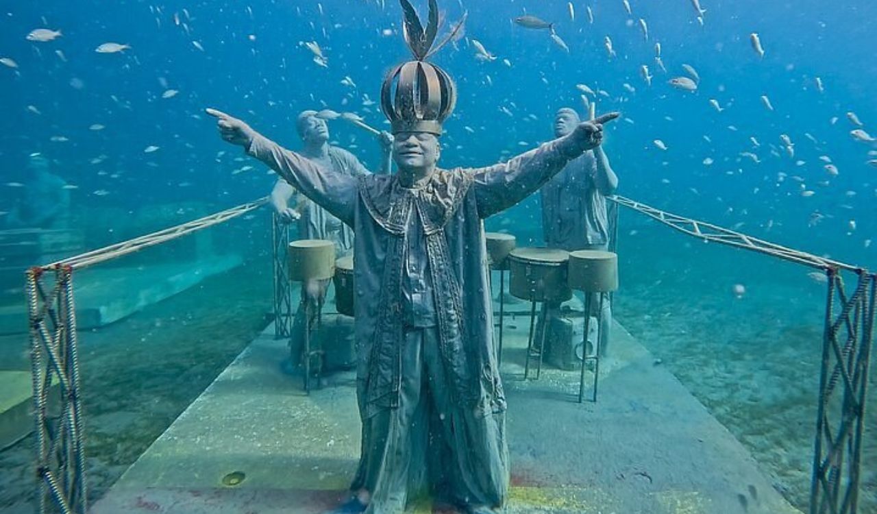 Underwater band sculpture at Sint Maarten's sculpture park