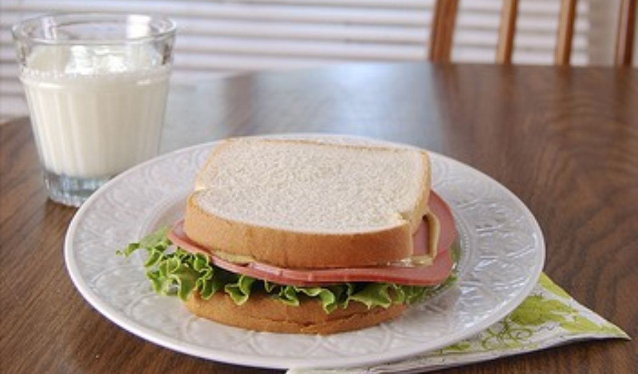 Classic sandwich and milk, like the ones Bors Gastropub is known for