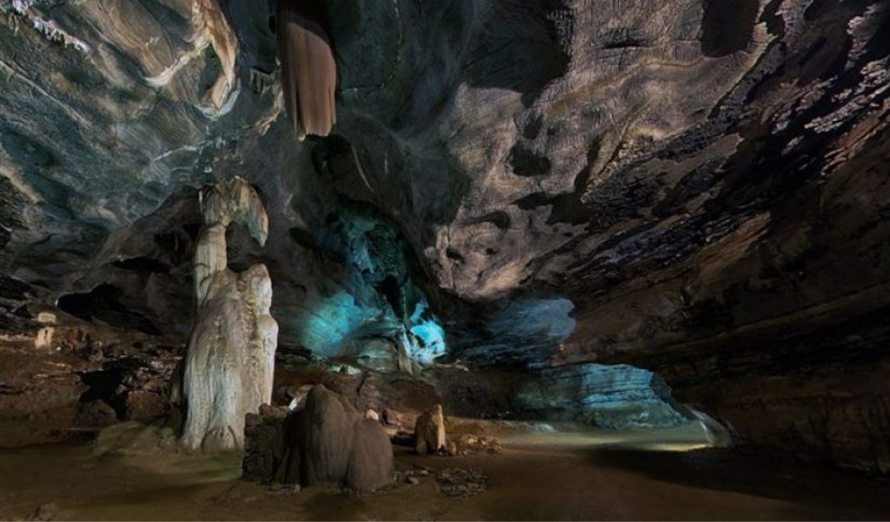 Waenhuiskrans Cave, South Africa