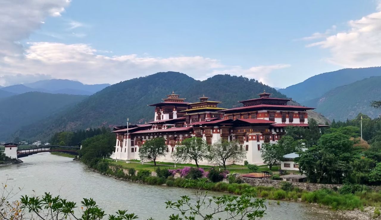 Punakha Dzong, a majestic fortress and monastery in Bhutan, situated at the confluence of two rivers and surrounded by lush green mountains.