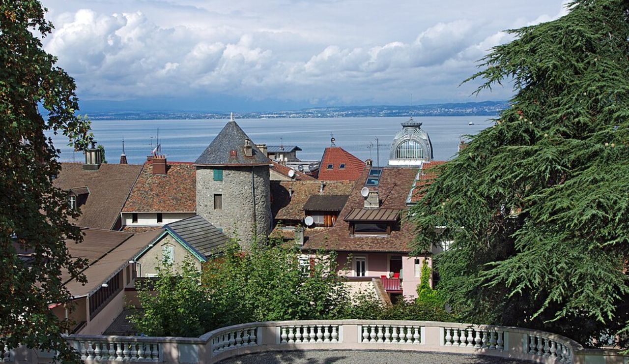 Charming rooftop view of Évian-les-Bains, France, overlooking Lake Geneva.