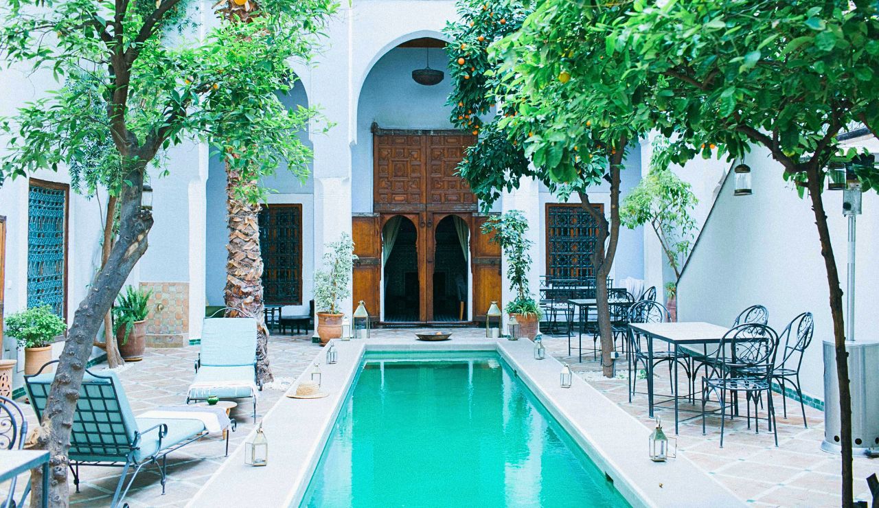 Cozy guesthouse with garden and wooden patio