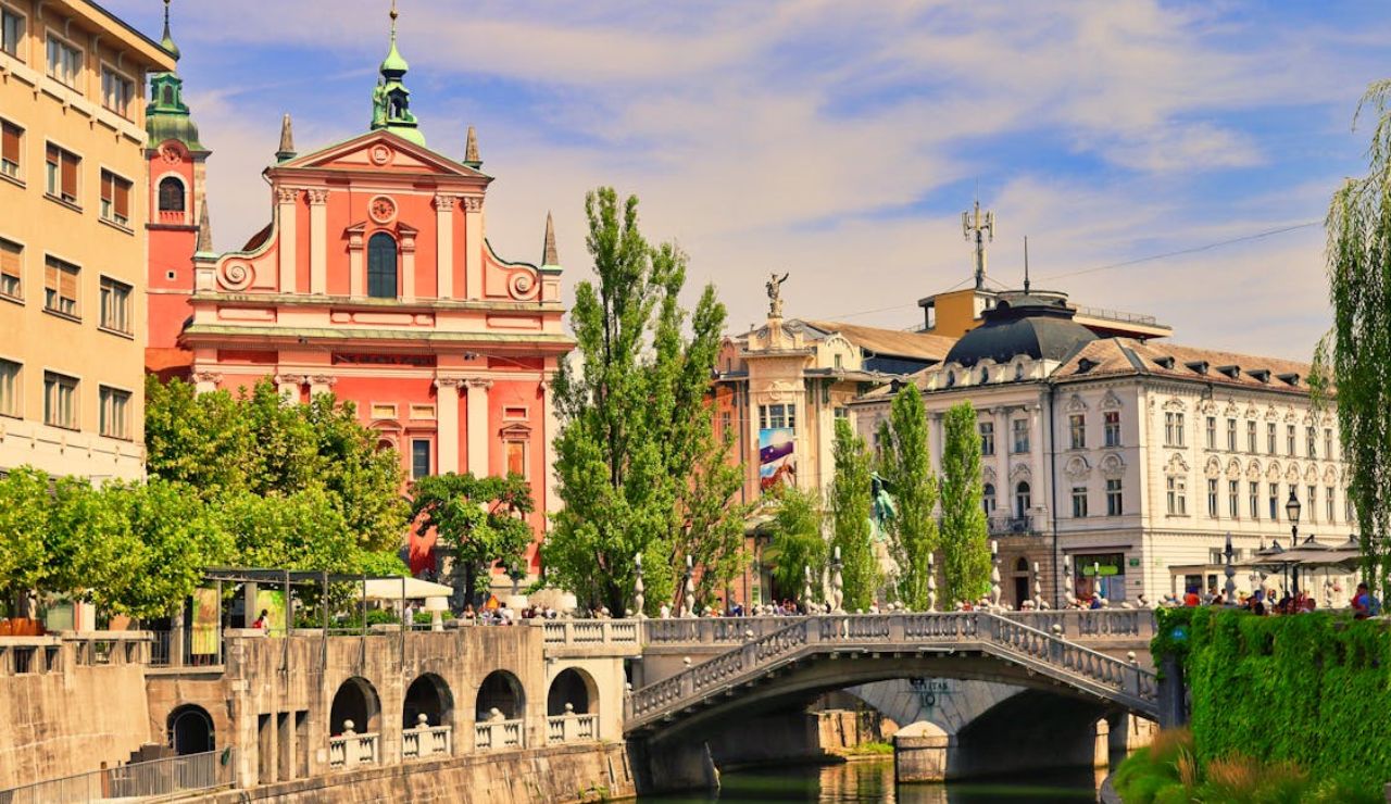Triple Bridge and Franciscan Church of the Annunciation in Ljubljana, Slovenia.