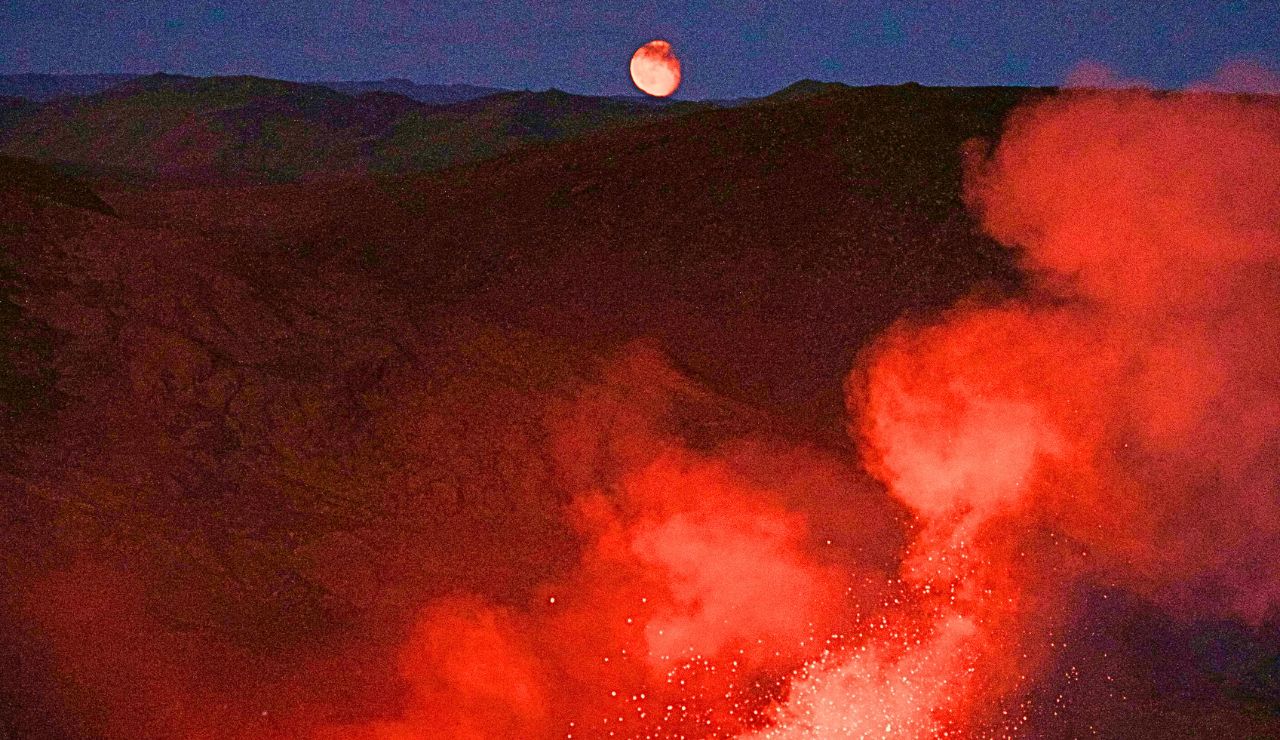Moon rising over Mauna Kea’s volcanic ridge