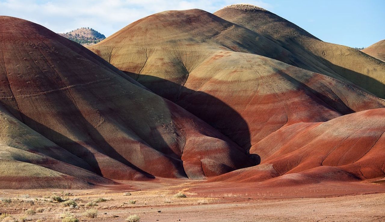 Colorful layered hills at the Painted Hills in Oregon, USA.