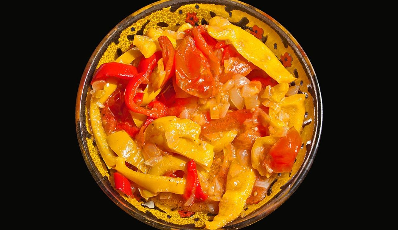 Hungarian lecsó stew made with bell peppers, tomatoes, and onions in a ceramic bowl.
