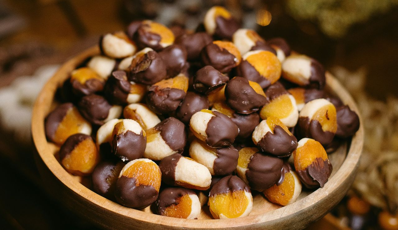 Cannoli filled with ricotta and chocolate chips