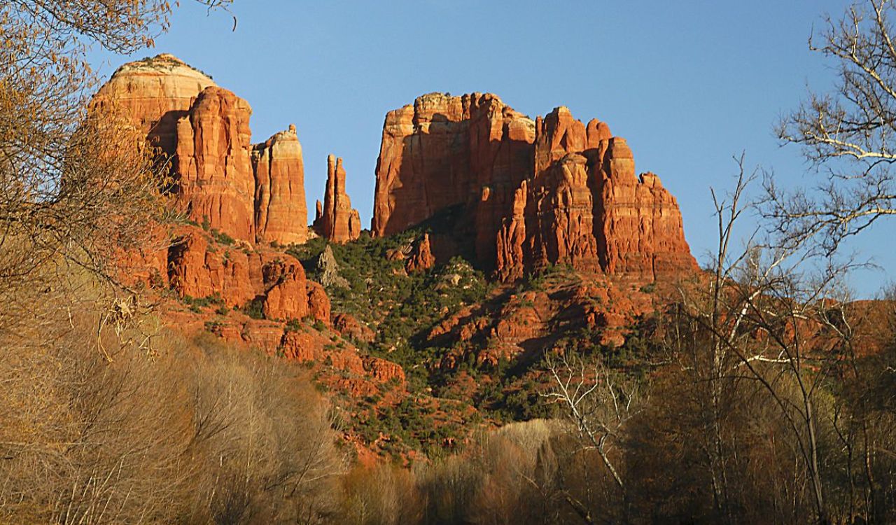 Scenic view of Cathedral Rock in Sedona, Arizona, with red rock formations and clear blue sky