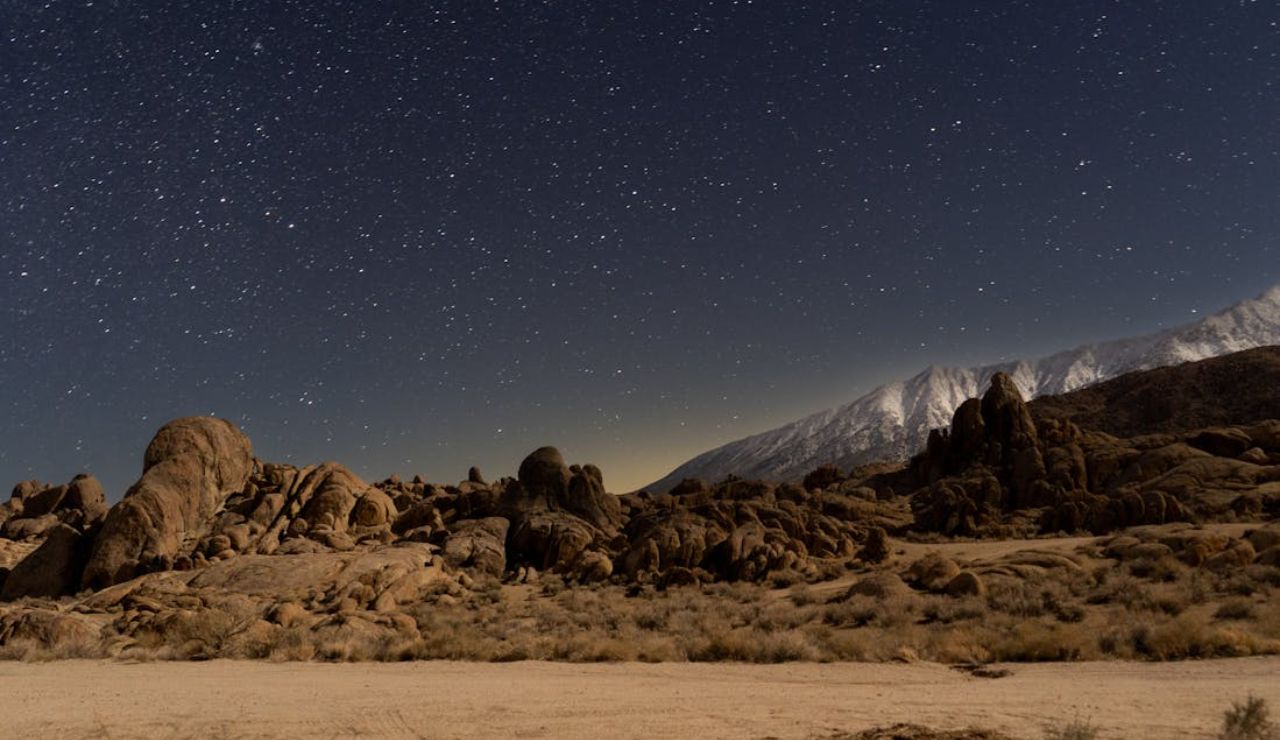 The Alabama Hills offer dramatic boulders, snowy peaks, and dark skies perfect for quiet stargazing.