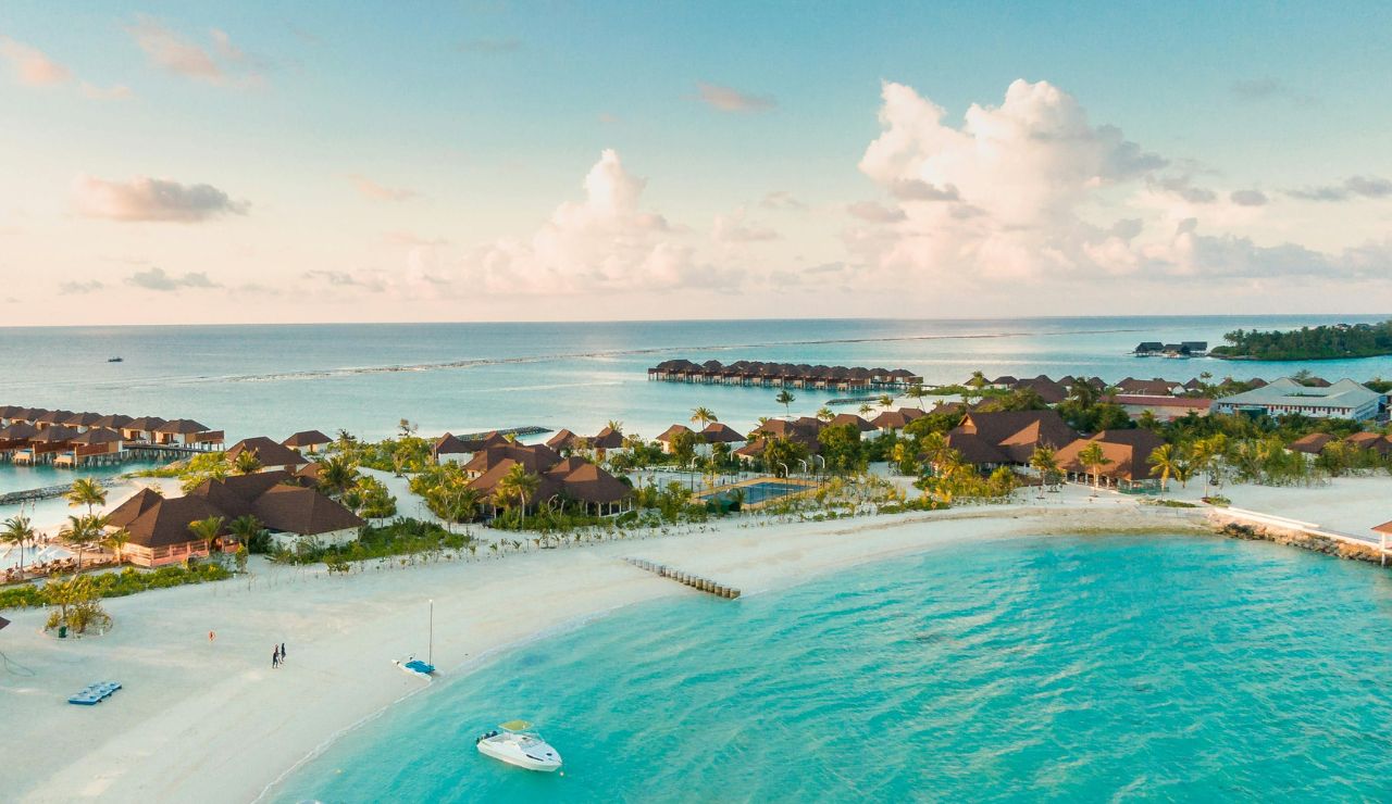 Overwater bungalows and turquoise lagoon in Bora Bora