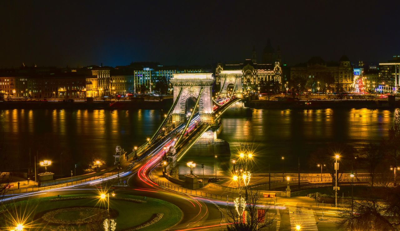 Széchenyi Chain Bridge in Budapest glowing at sunset over the Danube