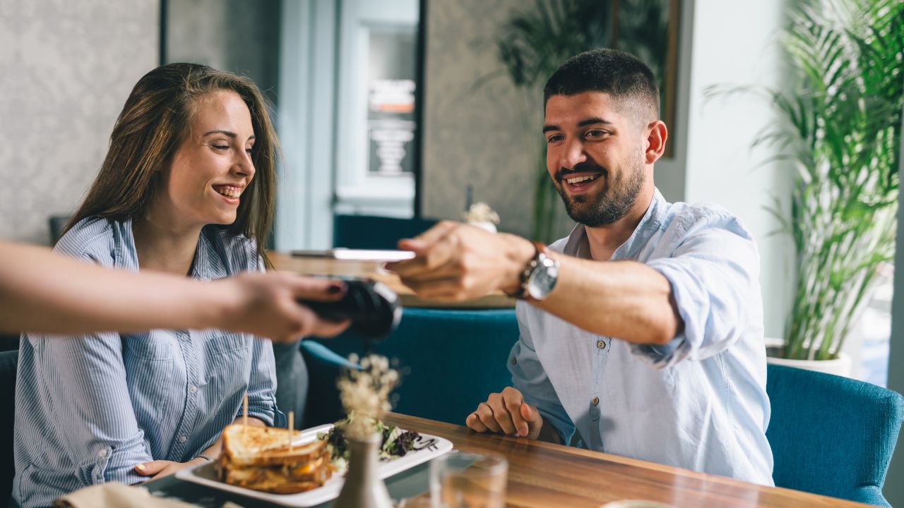 MSNPS-couples-tipping