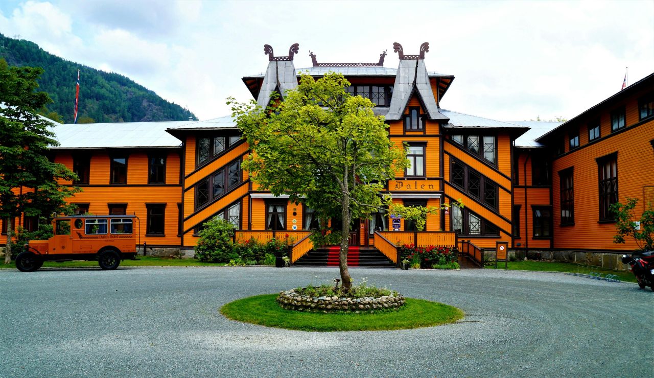 Dragon-carved wooden facade of Dalen Hotel in Norway
