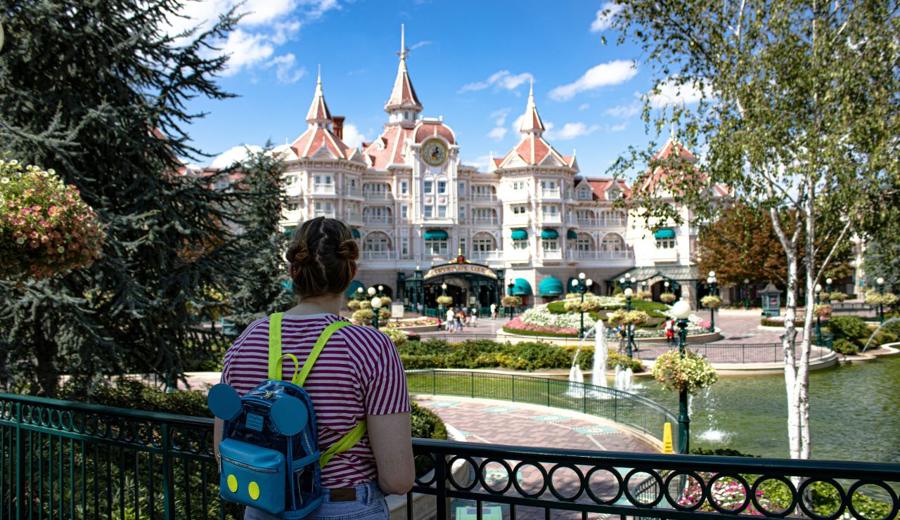 Last-minute hotel booking near Disneyland