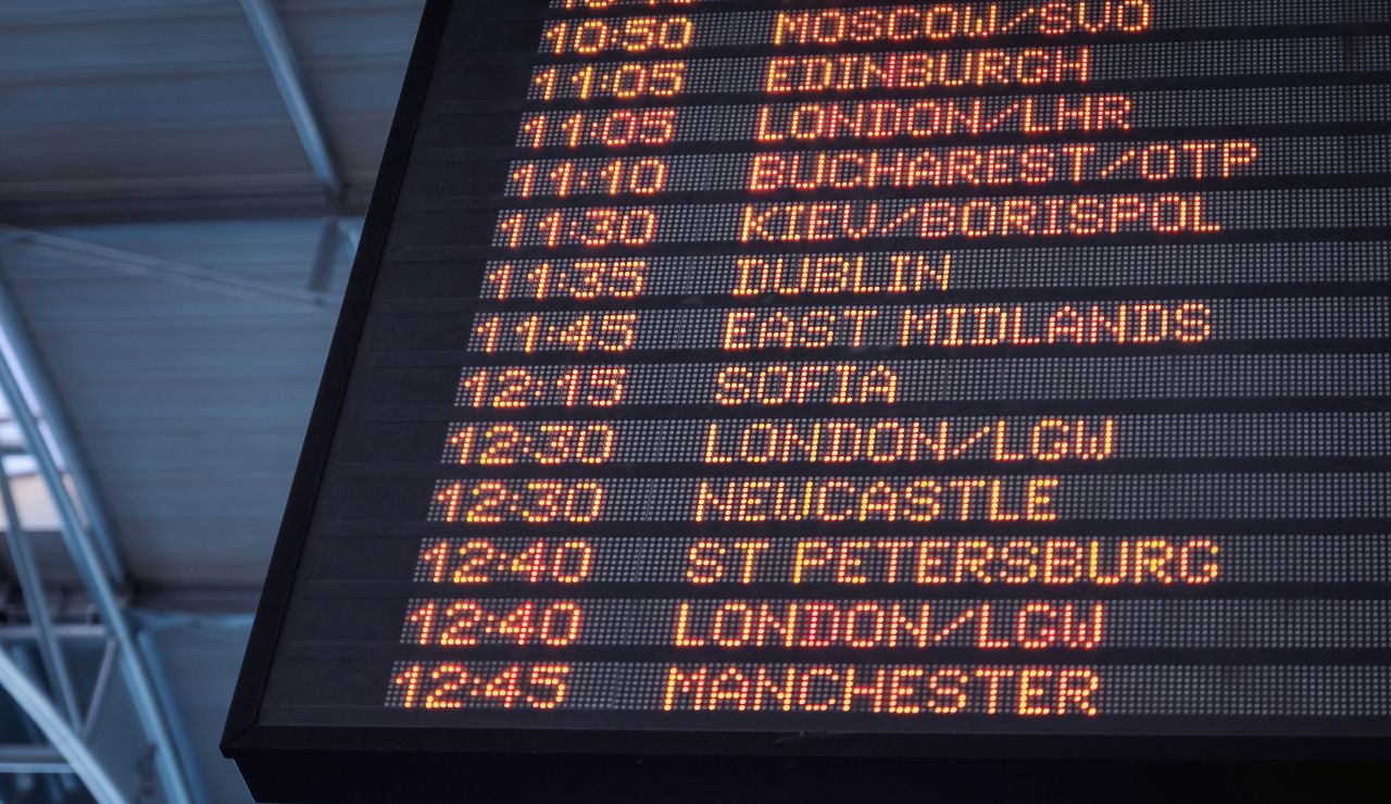 Airplane route showing eastbound travel across time zones