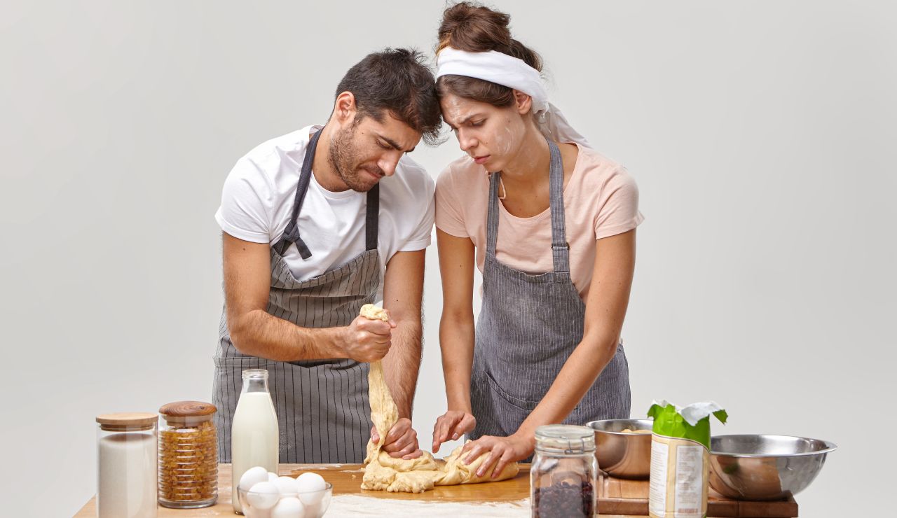 Couple making fresh pasta in a Florence cooking class.