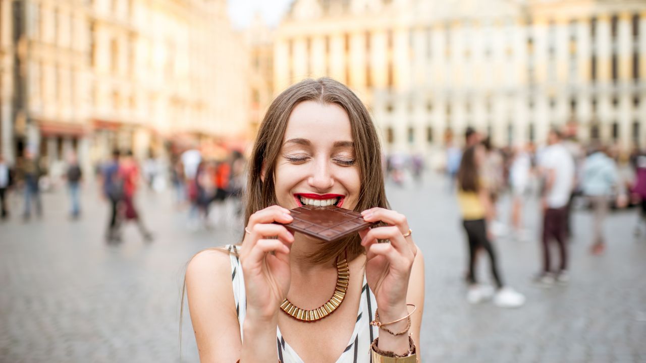 MSNPS-girl-eating-chocolate-Grand place-Brussels-Belgium