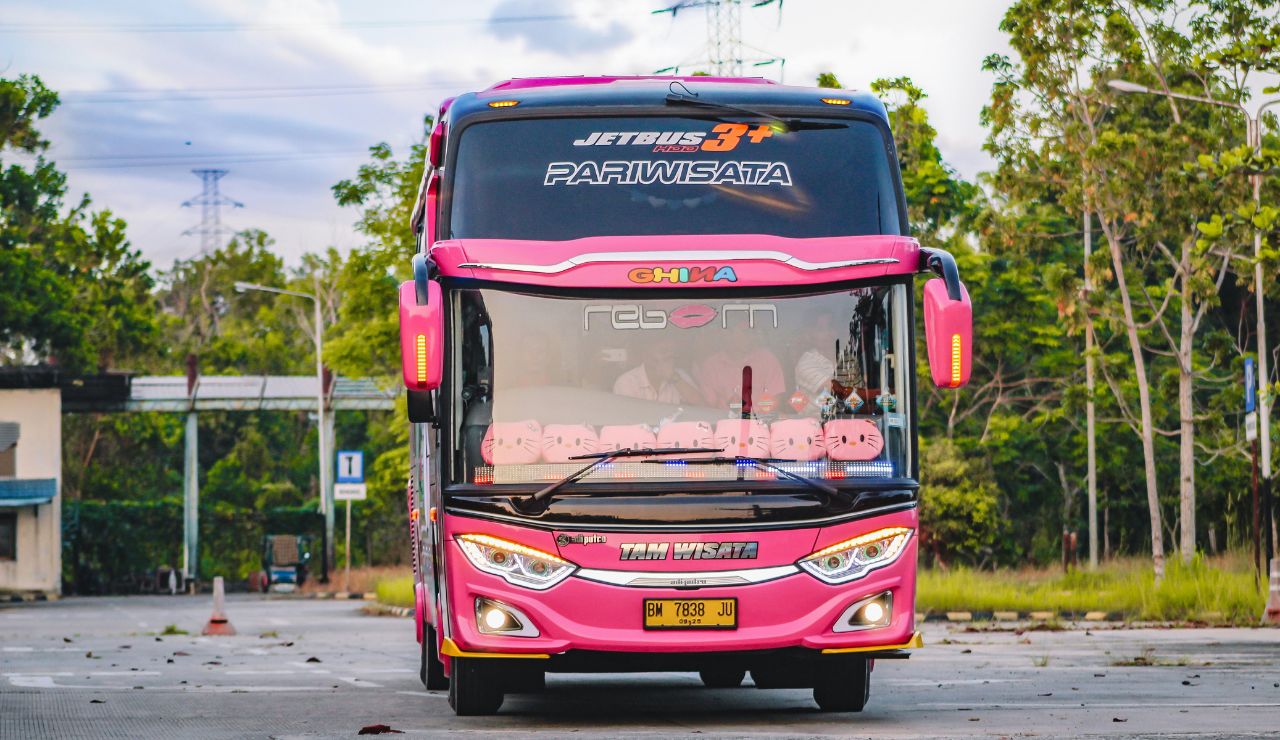 GoKL pink bus driving through Kuala Lumpur city center