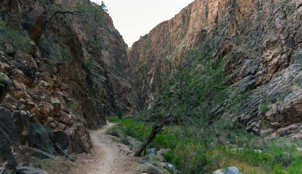 Steep hiking trail on Grand Canyon rim