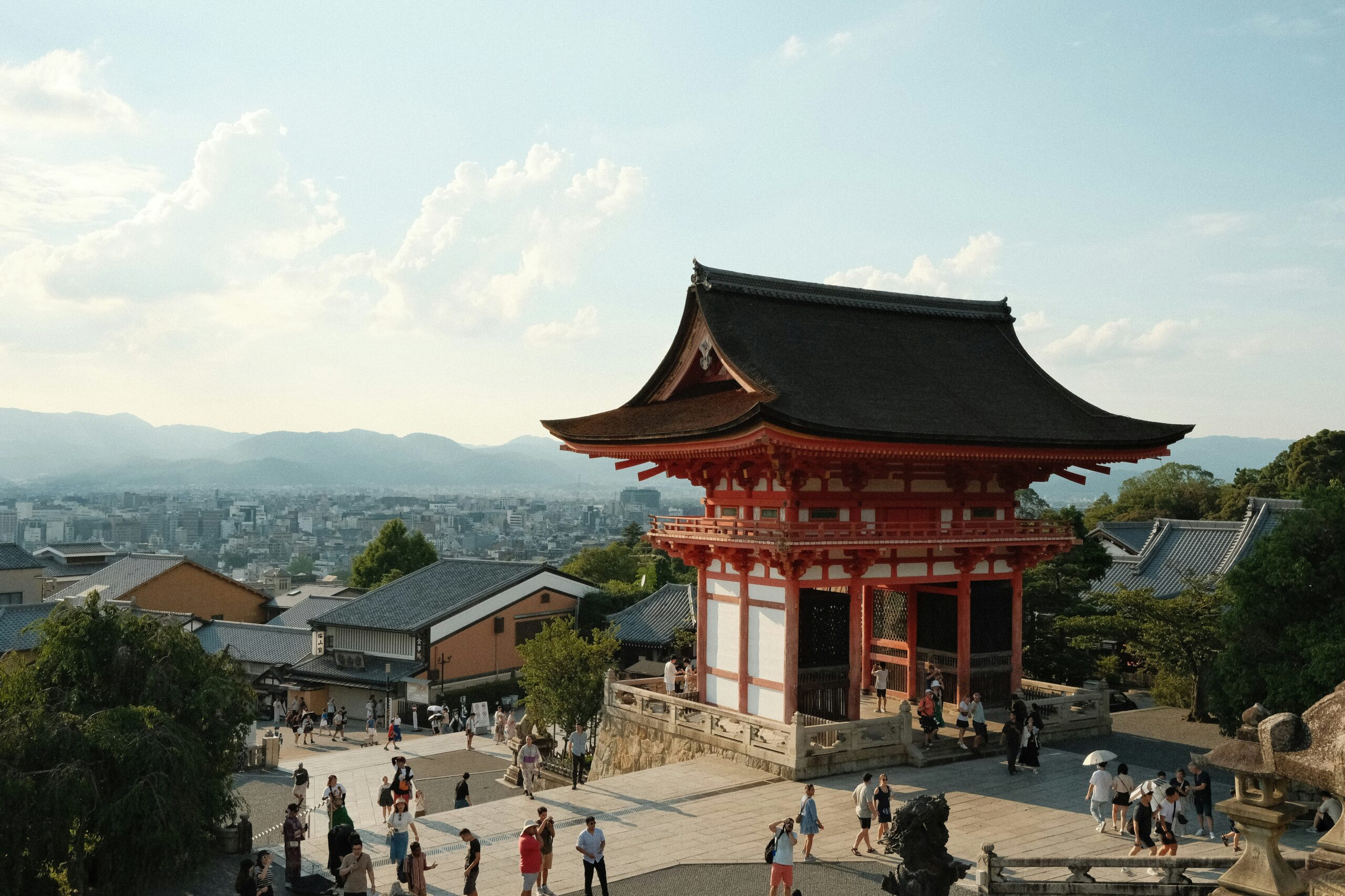 Climb to Kiyomizu-dera Temple
