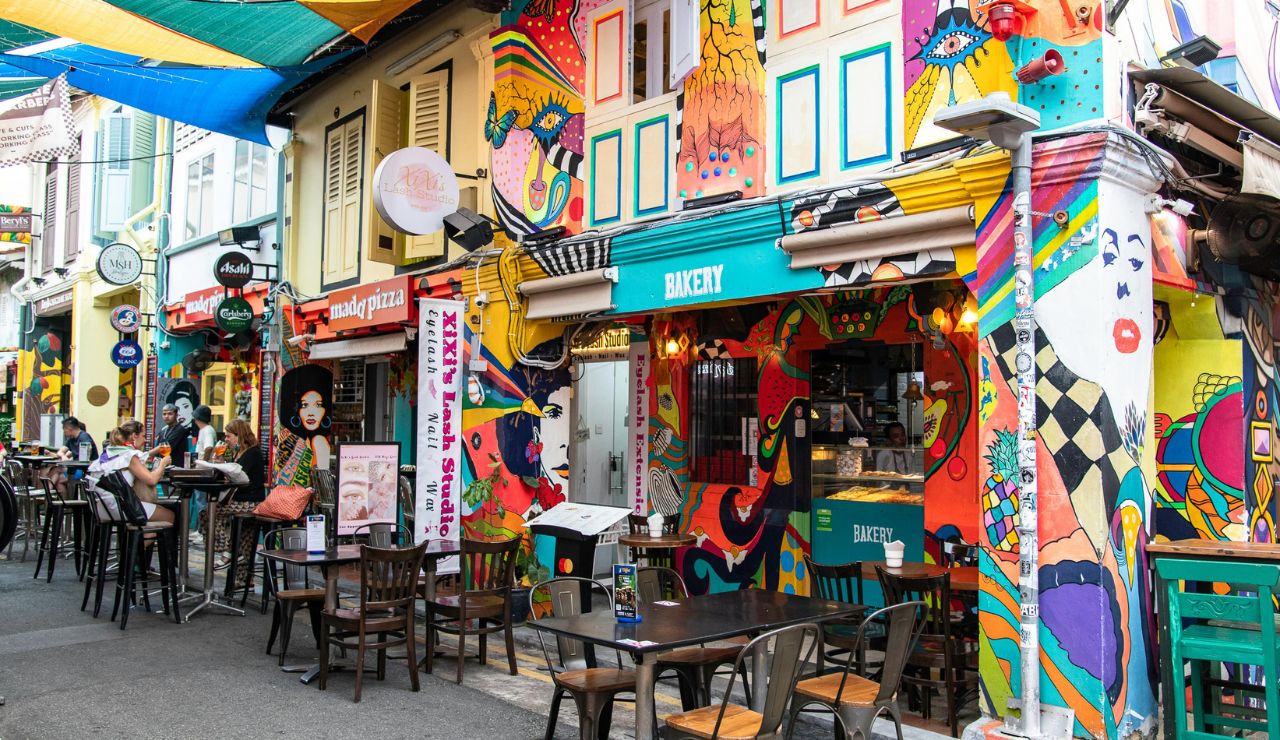 Chic cafes and street art in Mexico City’s Roma neighborhood.