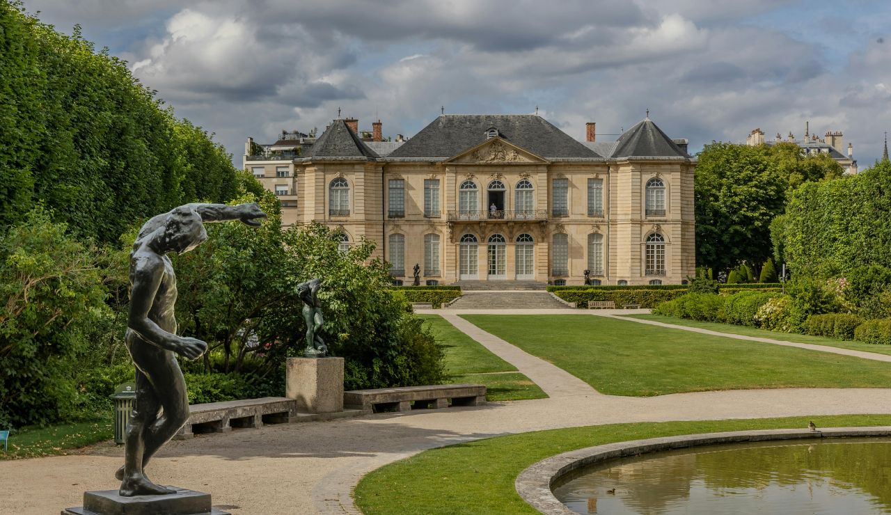 Quiet garden at Musée Rodin in Paris