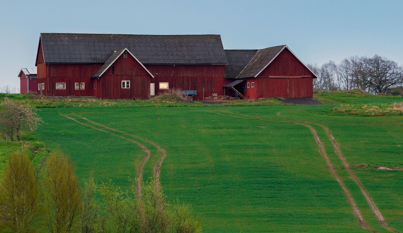 Rokeby Museum farmhouse with barn and fields