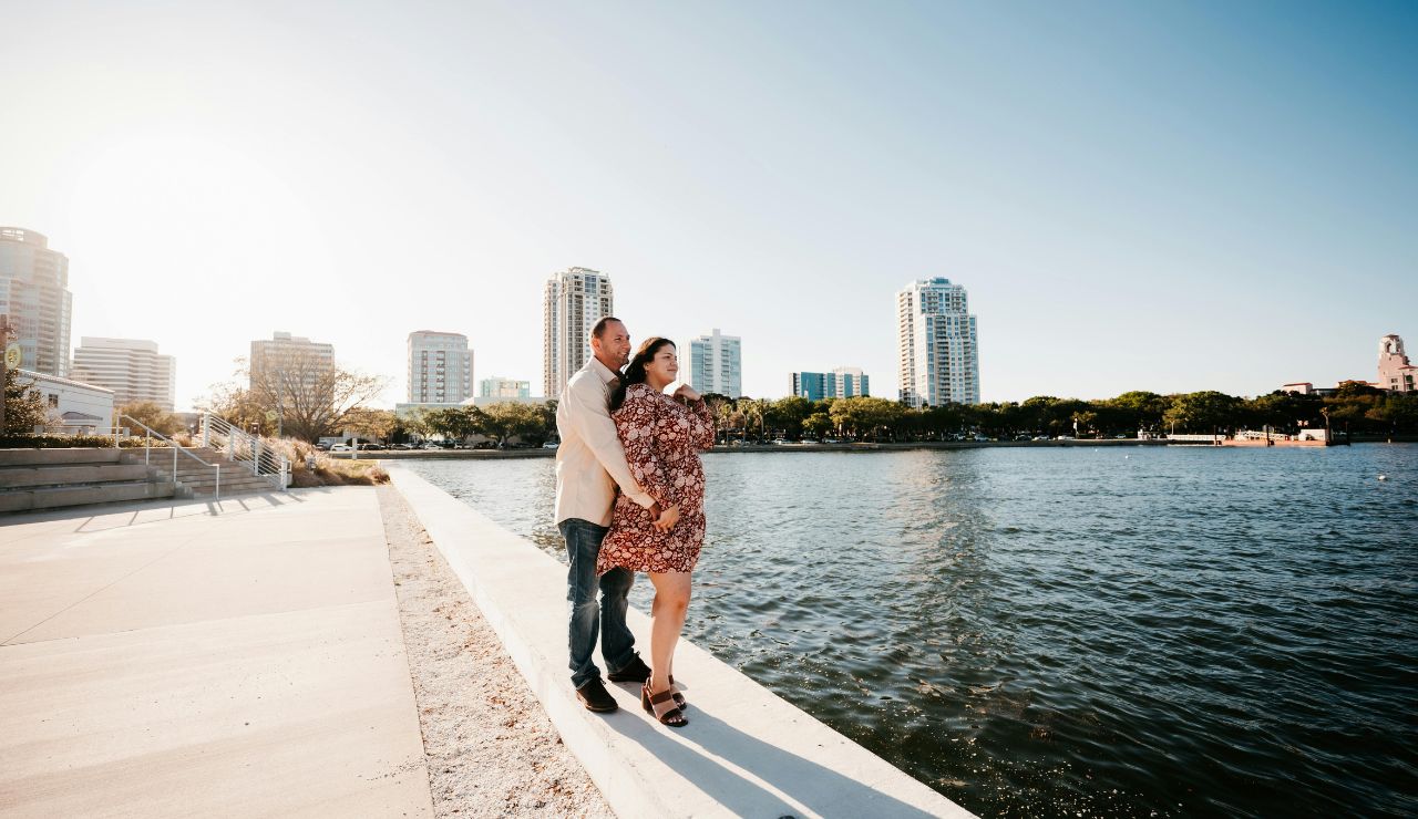 Couples walking past boutiques and cafés in downtown Vero Beach.