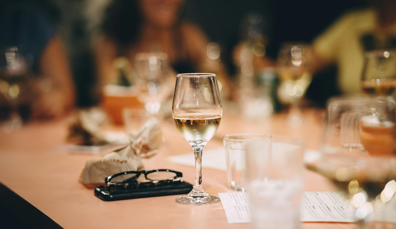 Wine glasses lined up in a Paso Robles tasting room