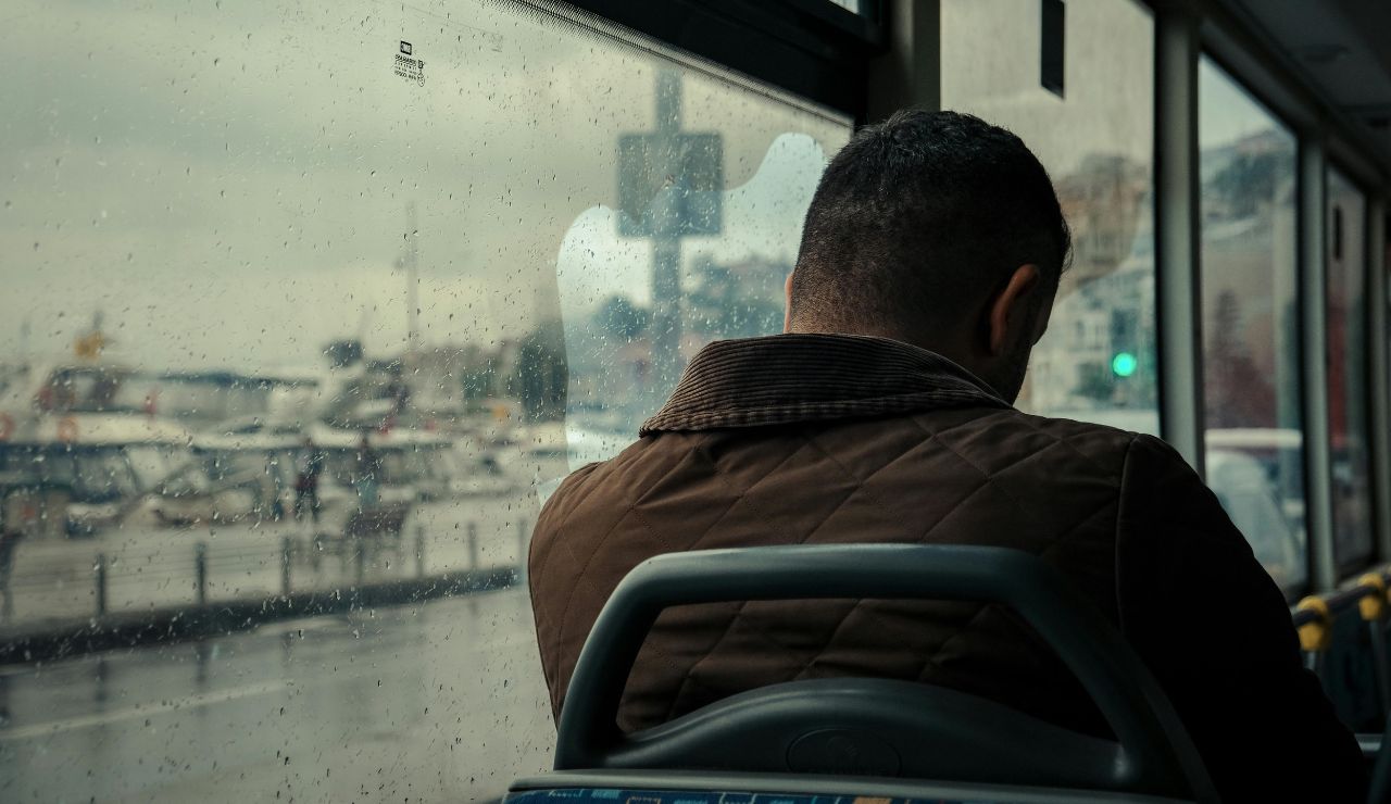 Quiet, calm passengers seated on a Nordic public bus, demonstrating respectful and peaceful travel etiquette