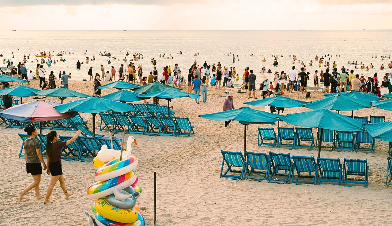 Beach chairs and umbrellas lined up on Fort Myers Beach, Florida