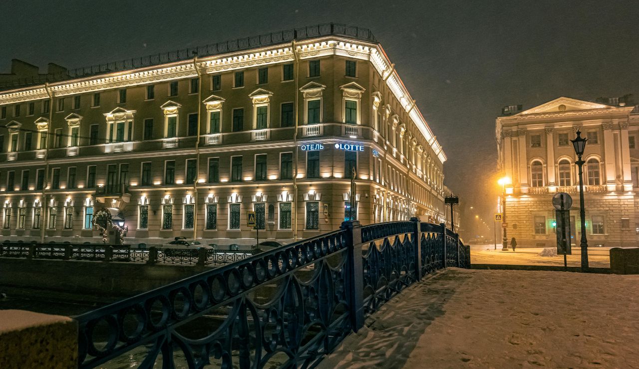 Hotel Monteleone lit up at night in New Orleans’ French Quarter