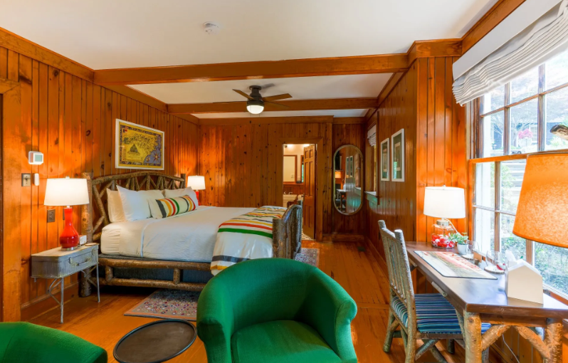 A guest room at the Lode on Lake Lure.