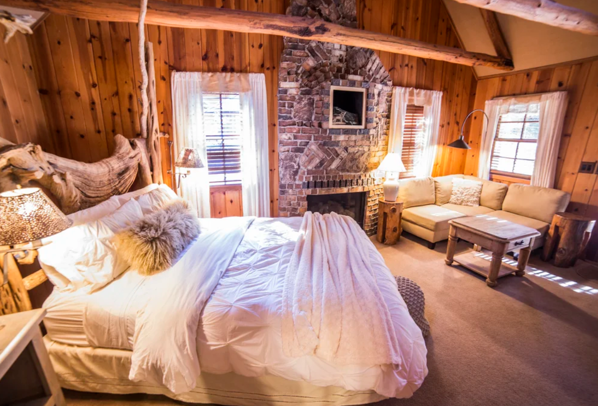 Rustic bedroom in The Cottage Inn Lake Tahoe.