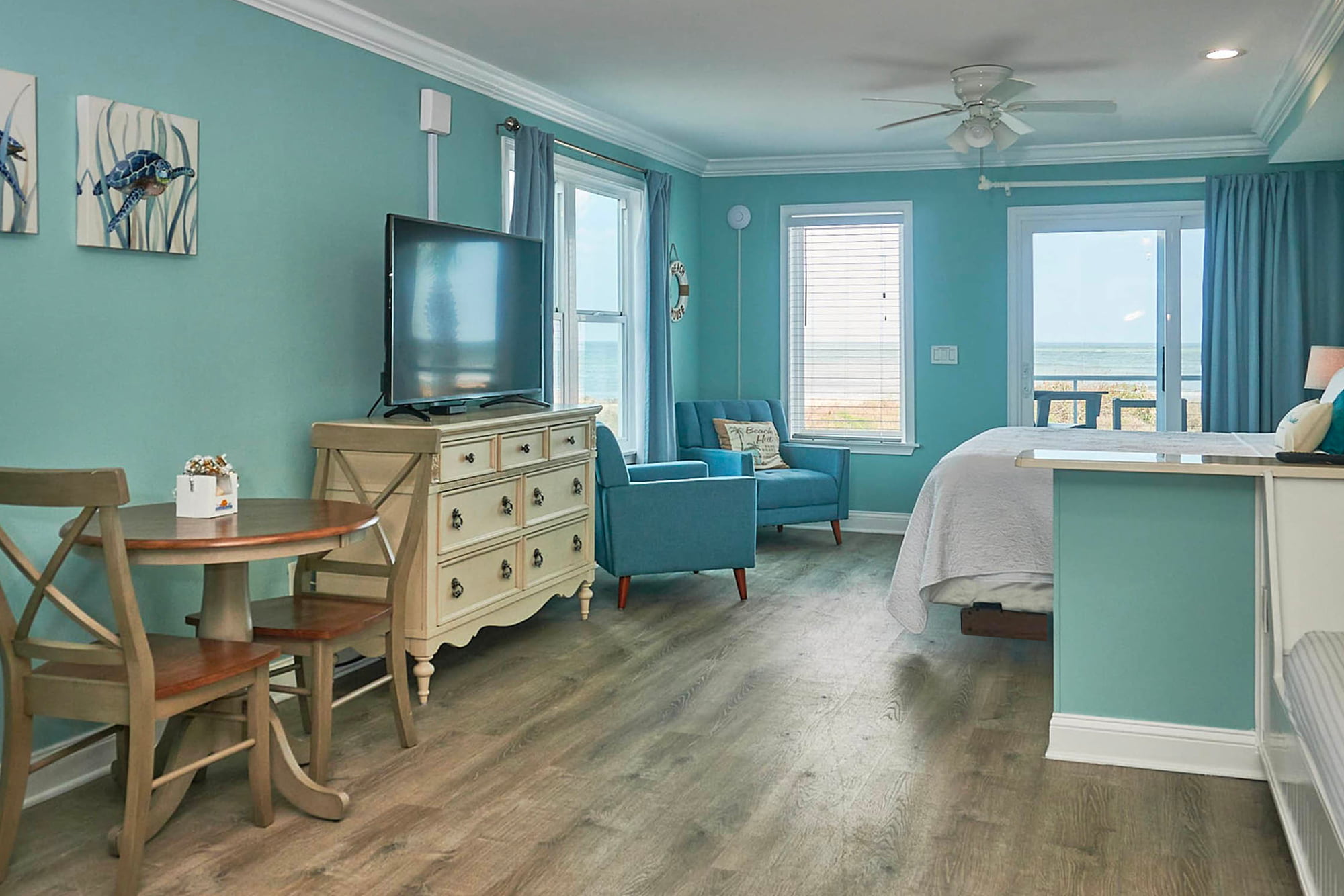 Room in The Saint Augustine Beach House with easy access to the beach.