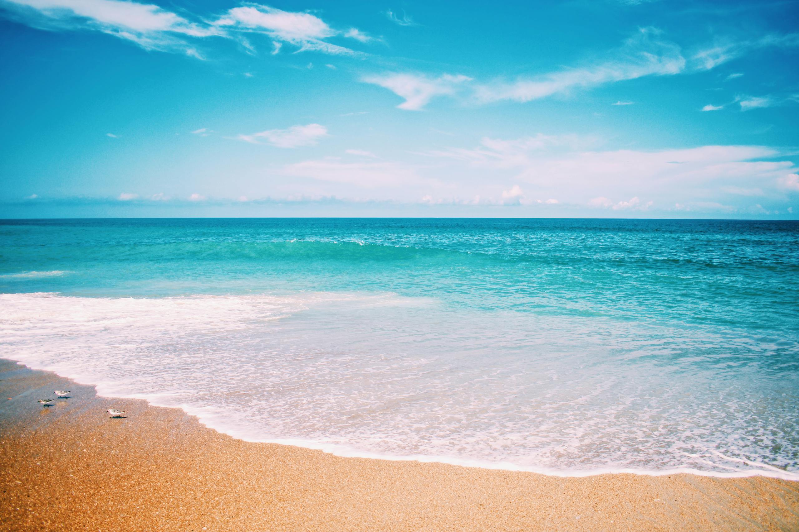 Tranquil beach scene capturing the vibrant colors of the Atlantic Ocean in North Carolina.