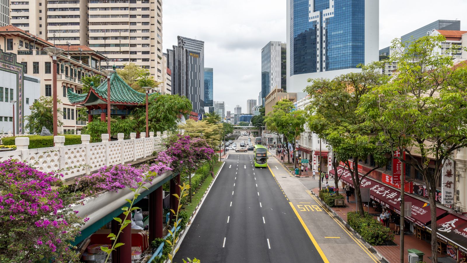 A photo clean Singapore city street downtown.