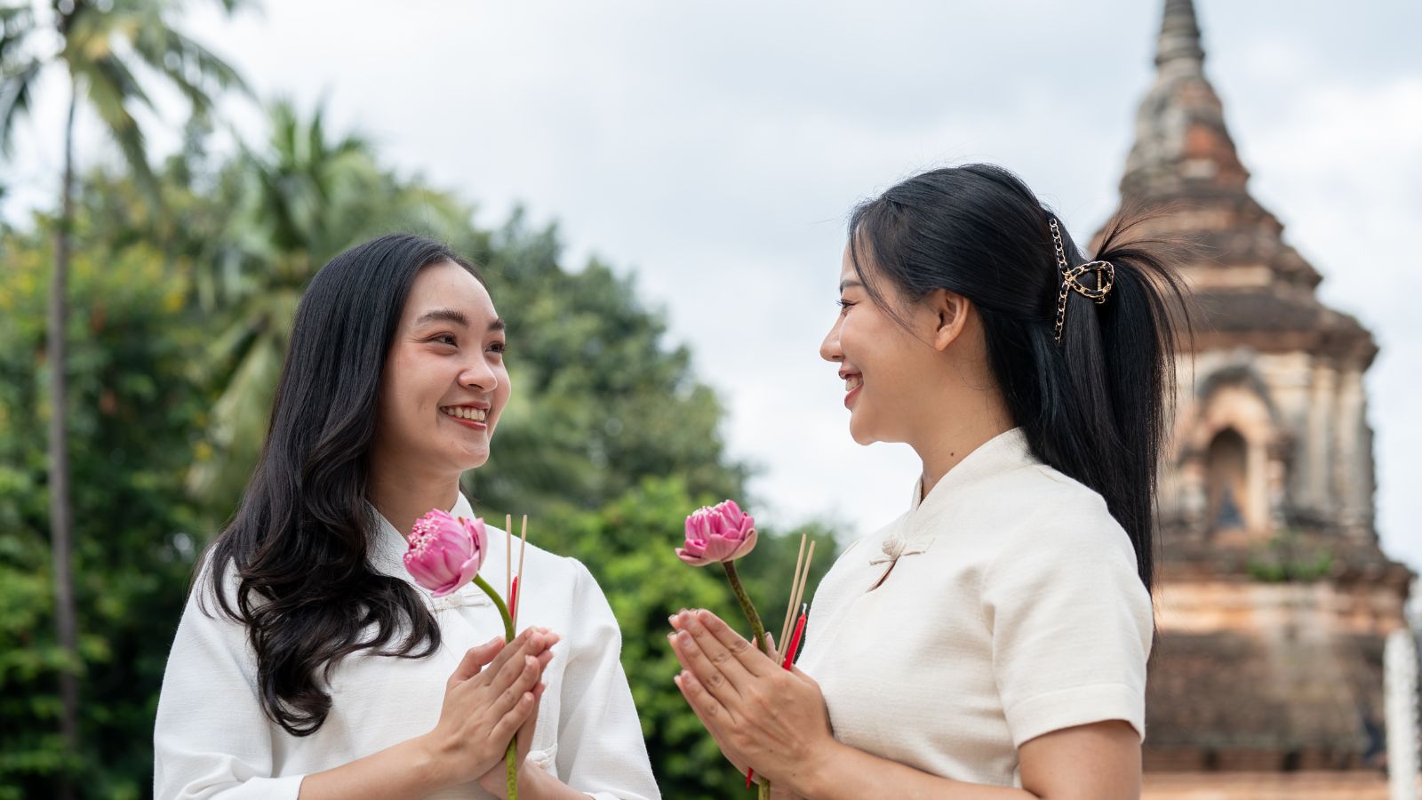 A photo of Smiling Thai locals.