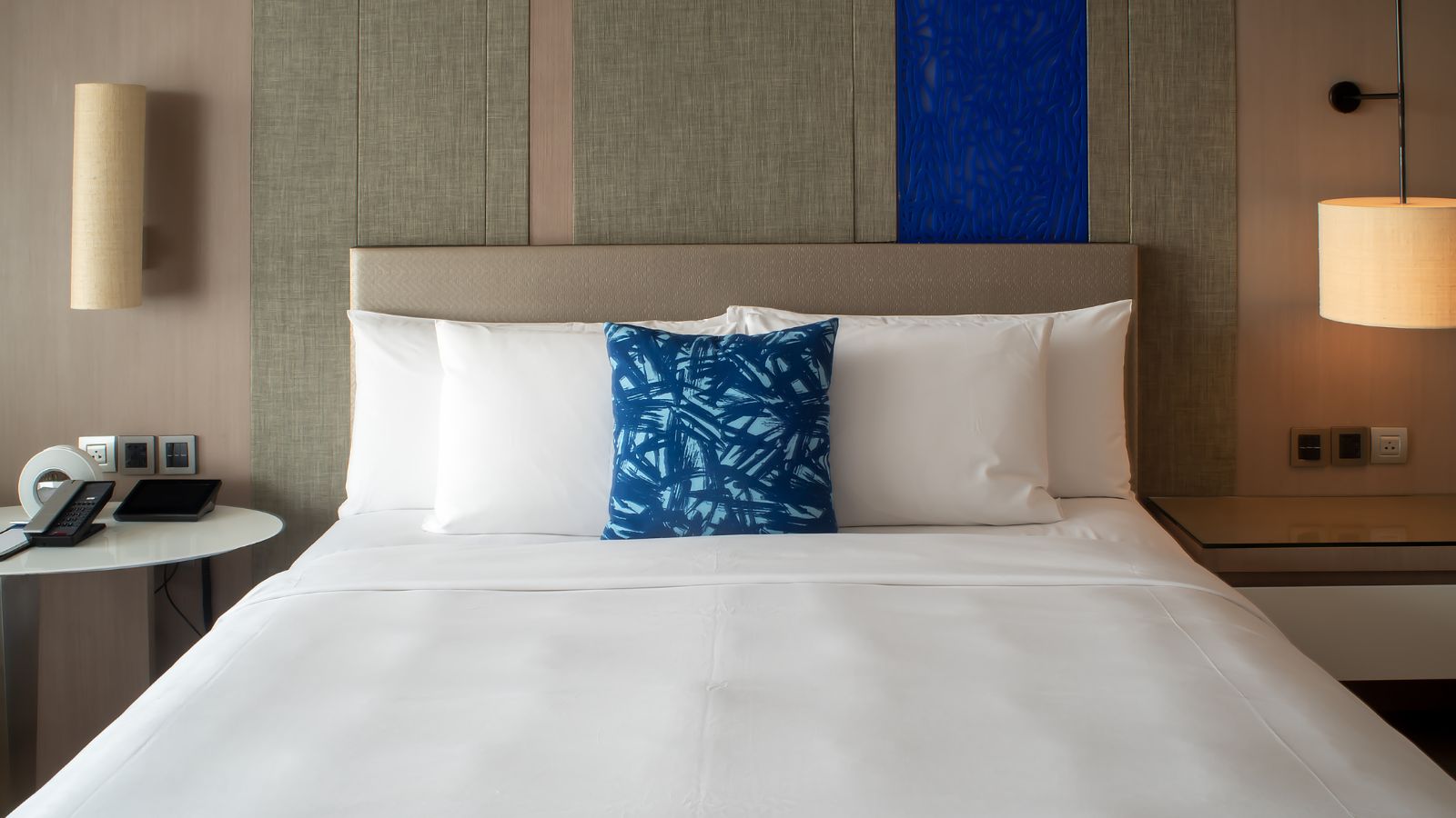 A photo of a hotel king bed.