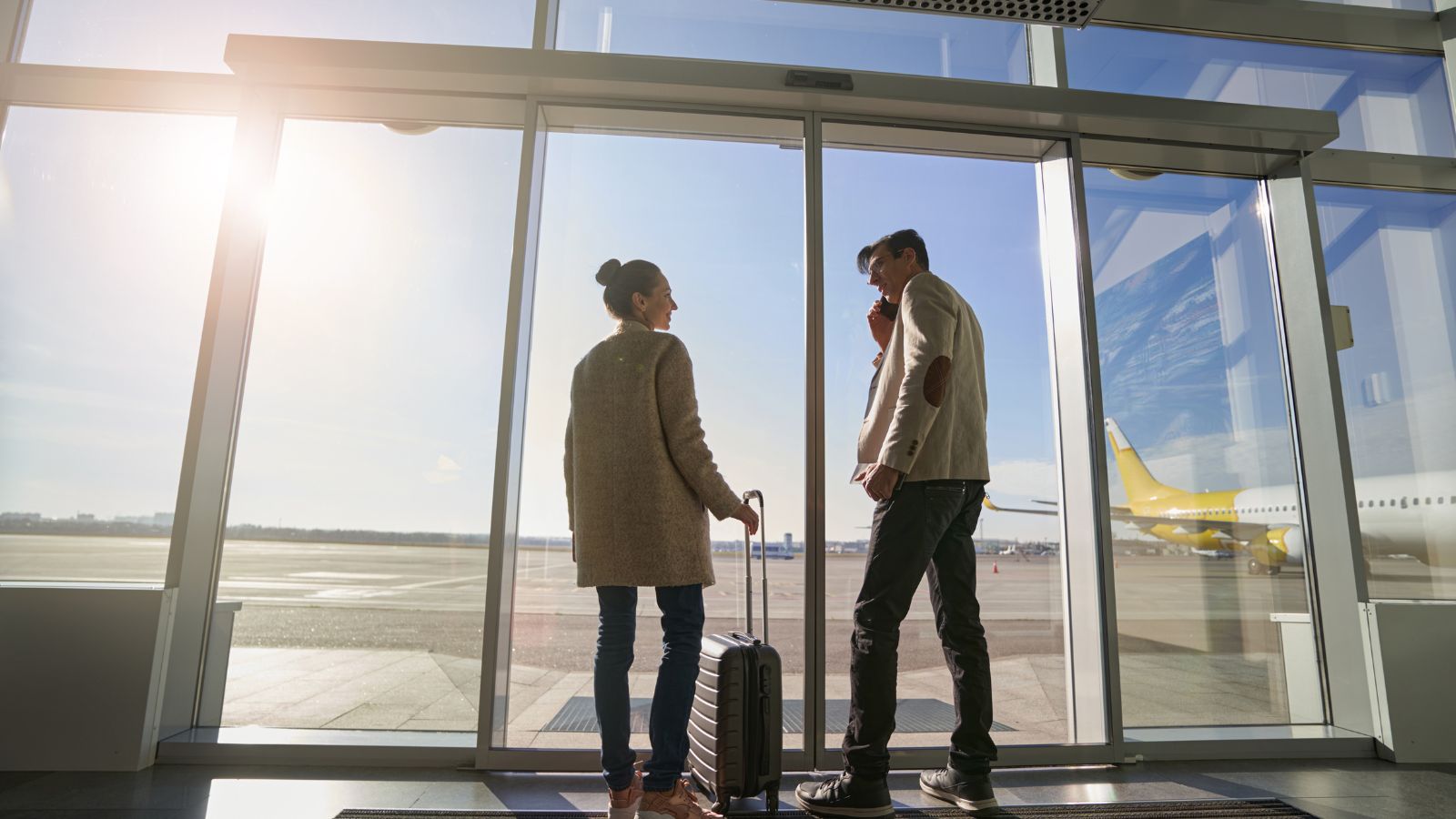 A photo of Couple peaceful airport window.