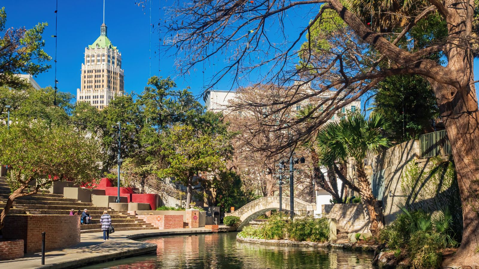 A photo of the San Antonio River Walk strolling.