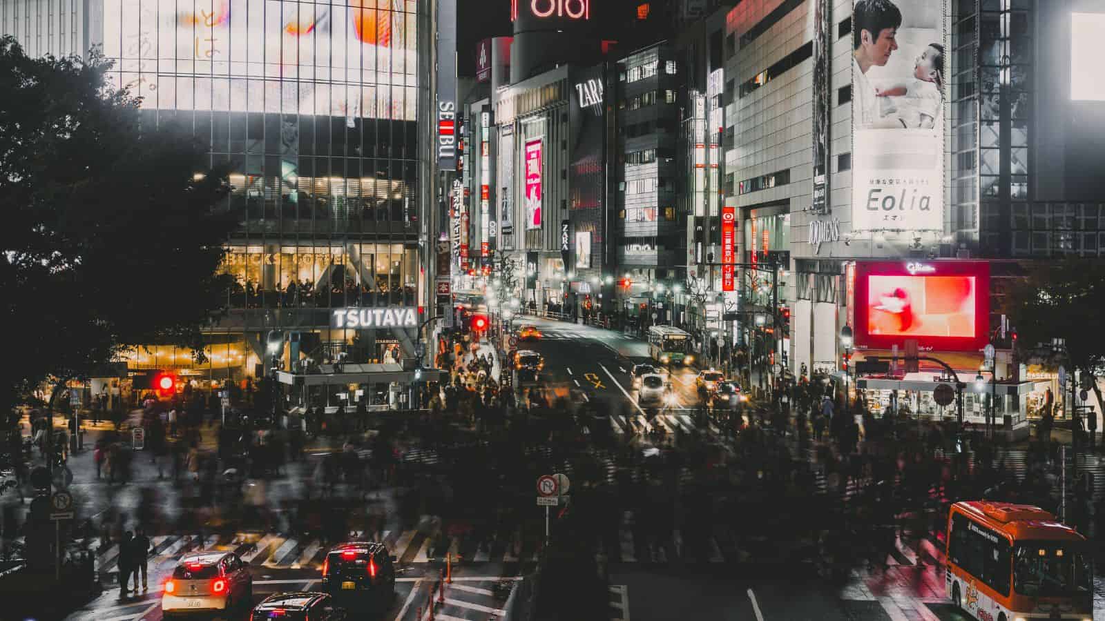 A girl working on a laptop at a coffee shop.
